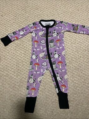 Onyx + lore sz 3-6 mo Purple Raccoon & Mushroom One-Piece Pajamas w/ Blk Trim